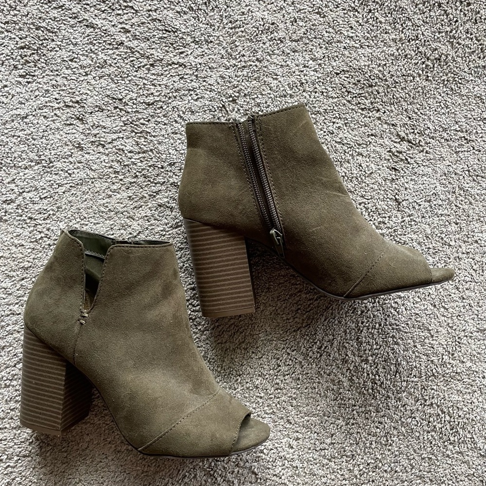 Apt. 9 Taupe Suede Peep-Toe Ankle Booties with Chunky Heel